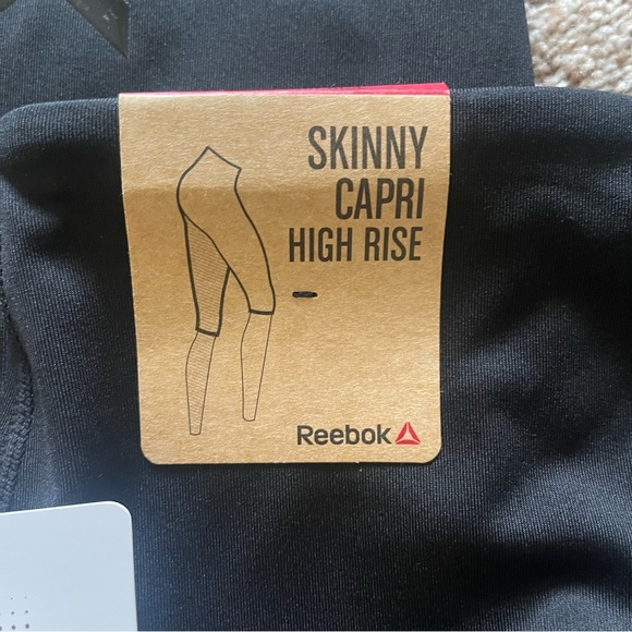 NWT Reebok Skinny Team High-rise Capri Black Logo Detail Size XS REW191LE16011 - Picture 10 of 16